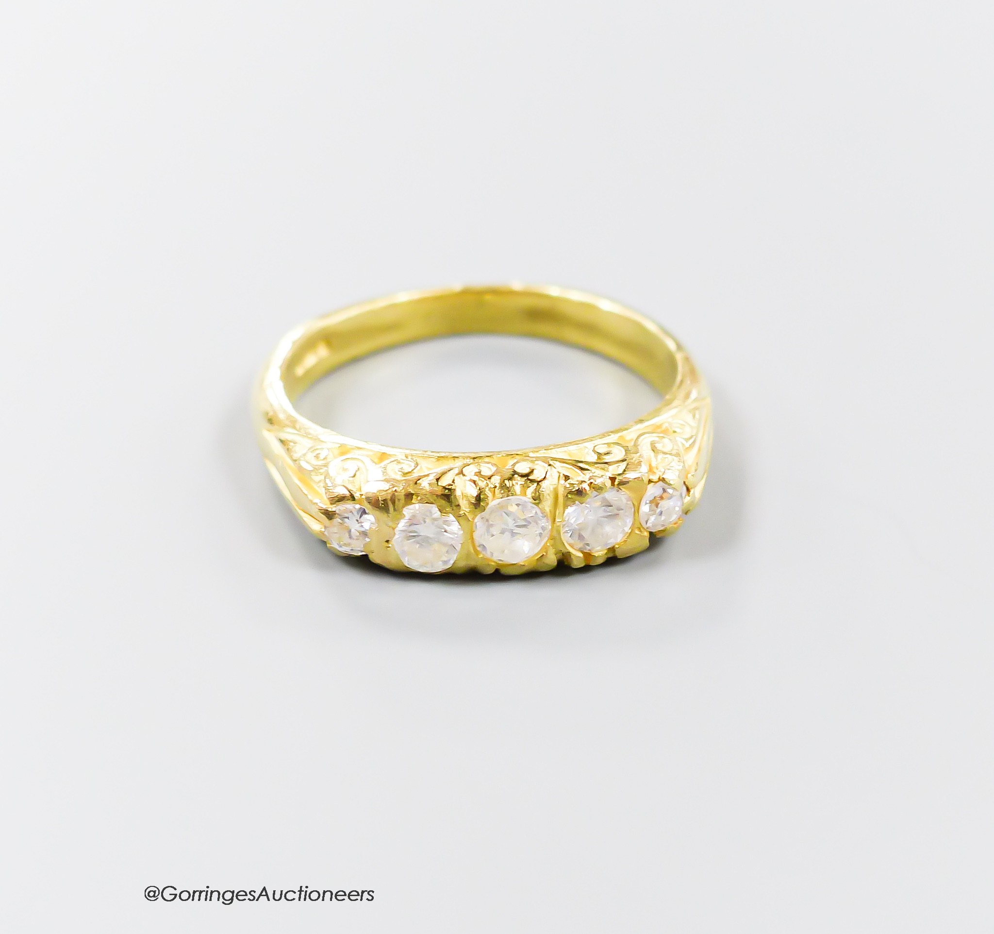 A modern Victorian style 18ct gold and graduated five stone diamond ring, size N, gross 5.3 grams.